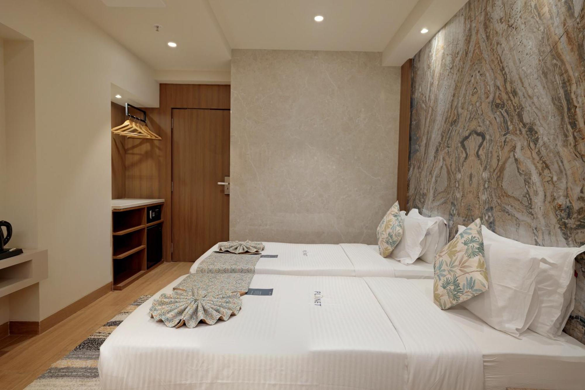 Double Room,1739445076:JPEG